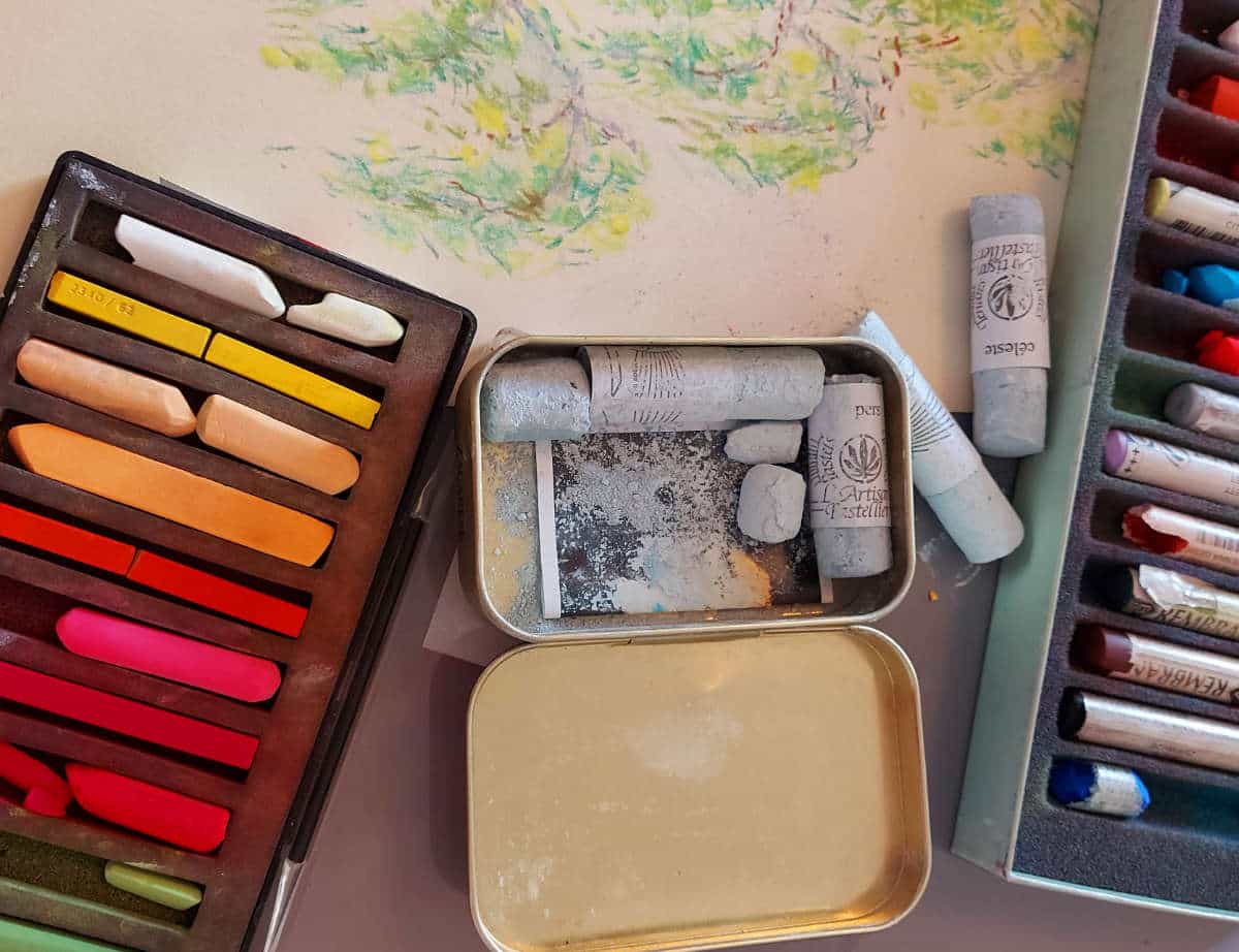 Pastels utilisées lors des sessions d'art-thérapie au sein de l'atelier